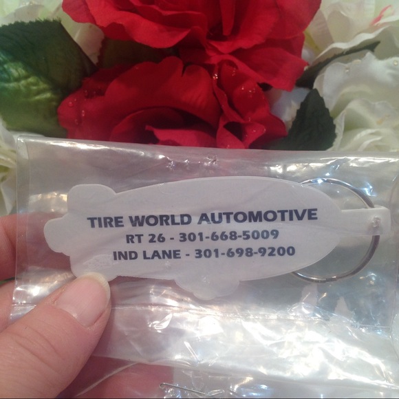 Vintage Keychain Goodyear Blimp - Picture 2 of 7